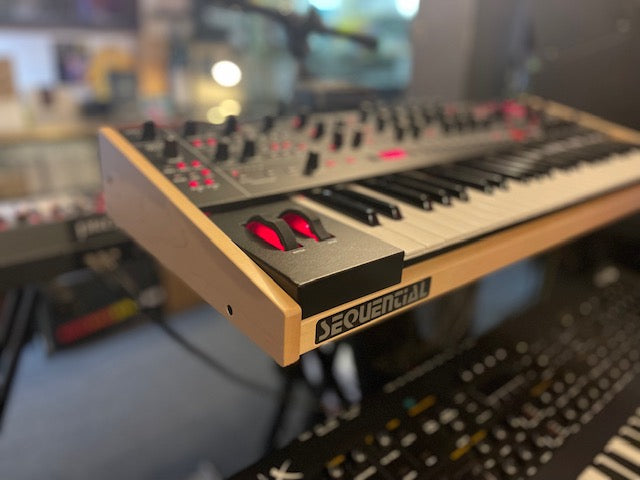 3-VCO Enhanced Ladder Filter Analog Poly Synth