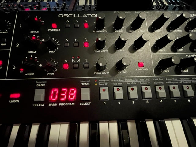 3-VCO Enhanced Ladder Filter Analog Poly Synth