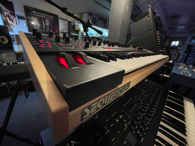 3-VCO Enhanced Ladder Filter Analog Poly Synth