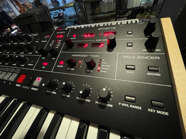 3-VCO Enhanced Ladder Filter Analog Poly Synth